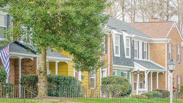 Colonial Towne Apartments property